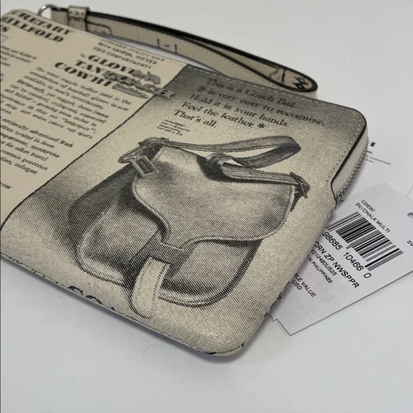 NWT Coach Large Corner Zip Newspaper Print Wristlet - Picture 1 of 13